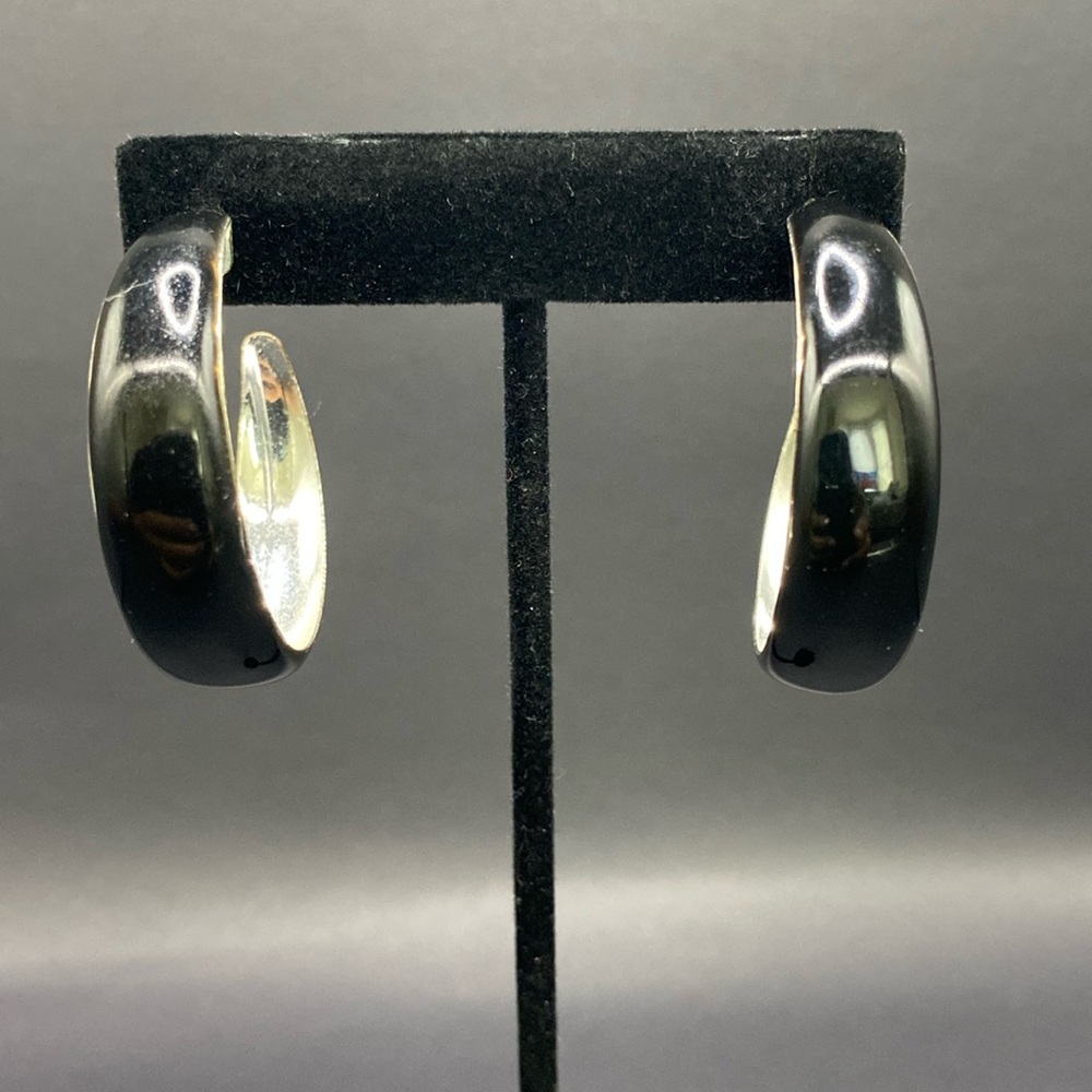 Item 94 Vintage Silver Tone Hoop Earrings Post Back Lobe Fashion